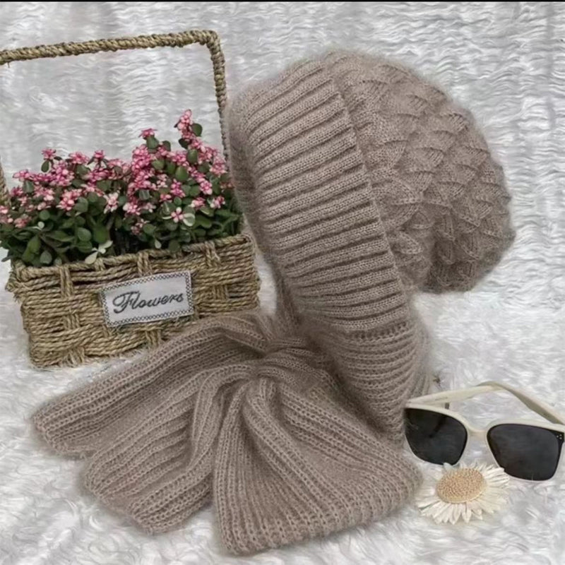 Mia | Comfortable Knitted Hat and Scarf